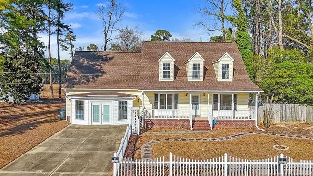 610 W 6th Avenue, Raeford, NC 28376