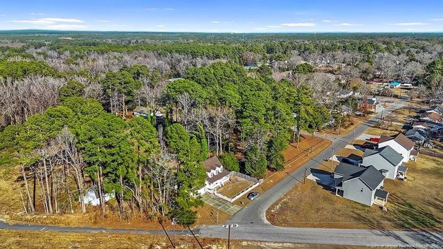 610 W 6th Avenue, Raeford, NC 28376