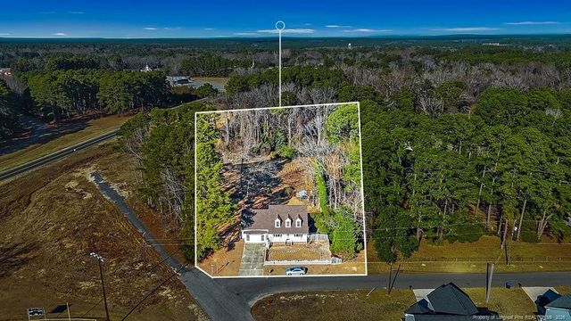 610 W 6th Avenue, Raeford, NC 28376