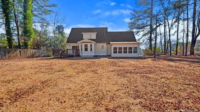 610 W 6th Avenue, Raeford, NC 28376