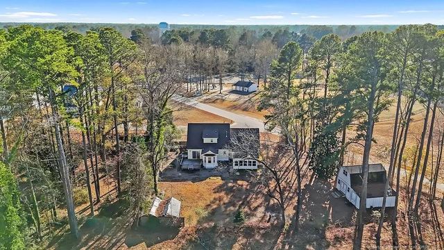 610 W 6th Avenue, Raeford, NC 28376