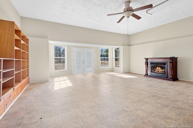 610 W 6th Avenue, Raeford, NC 28376