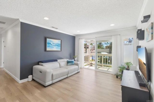 669 Diamond Way 235, Vista, CA 92083