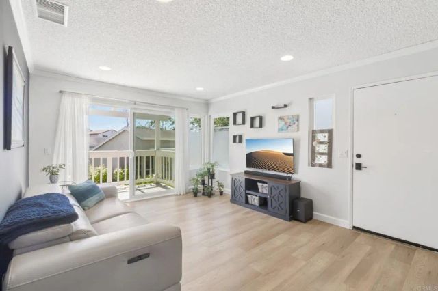 669 Diamond Way 235, Vista, CA 92083
