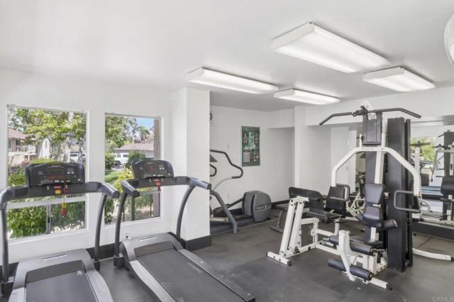 669 Diamond Way 235, Vista, CA 92083
