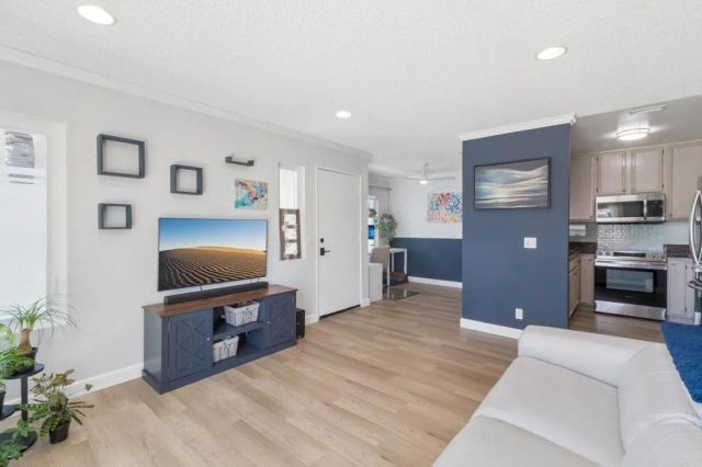 669 Diamond Way 235, Vista, CA 92083
