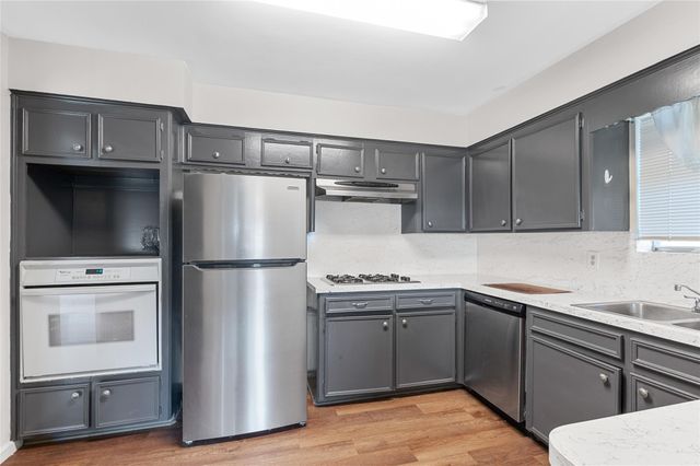 1418 Bramblebury Drive, Sugar Land, TX 77498