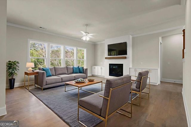 4538 Meadowland Way, Flowery Branch, GA 30542