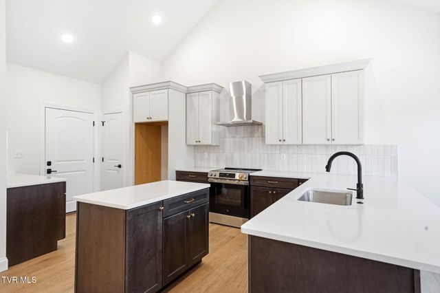 112 Tall Oaks Court, Kingsport, TN 37663