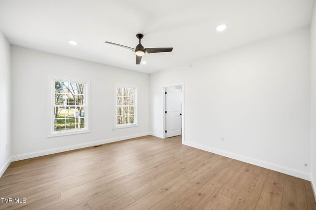 112 Tall Oaks Court, Kingsport, TN 37663