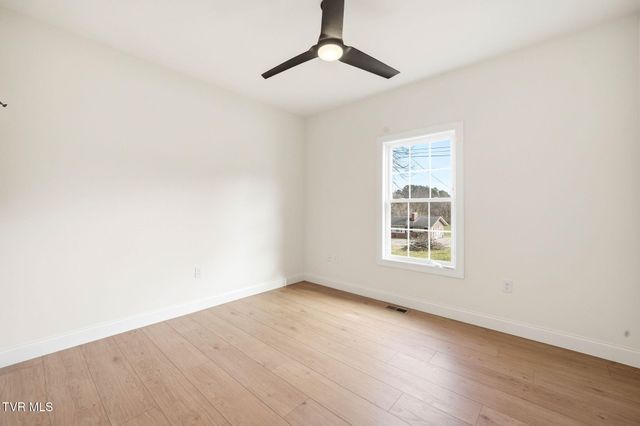 112 Tall Oaks Court, Kingsport, TN 37663