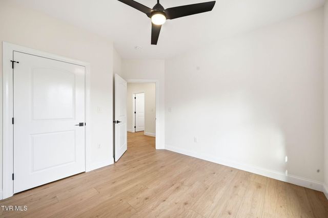 112 Tall Oaks Court, Kingsport, TN 37663