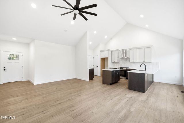 112 Tall Oaks Court, Kingsport, TN 37663