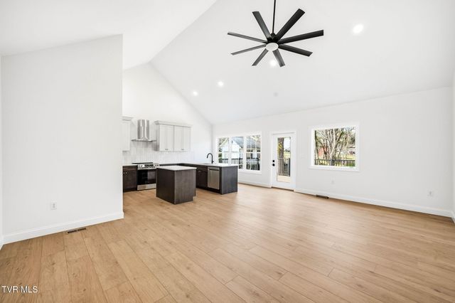 112 Tall Oaks Court, Kingsport, TN 37663