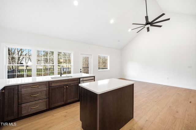 112 Tall Oaks Court, Kingsport, TN 37663