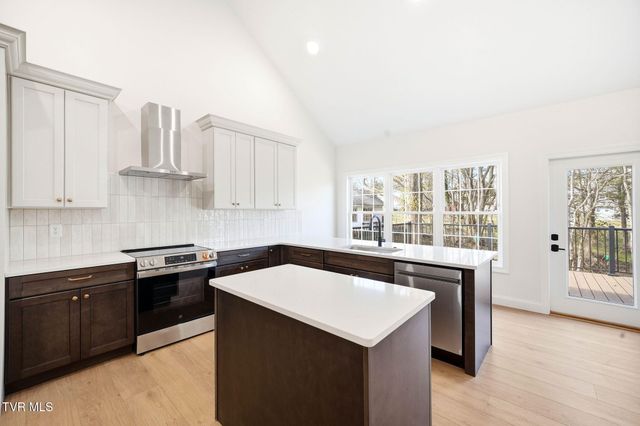 112 Tall Oaks Court, Kingsport, TN 37663