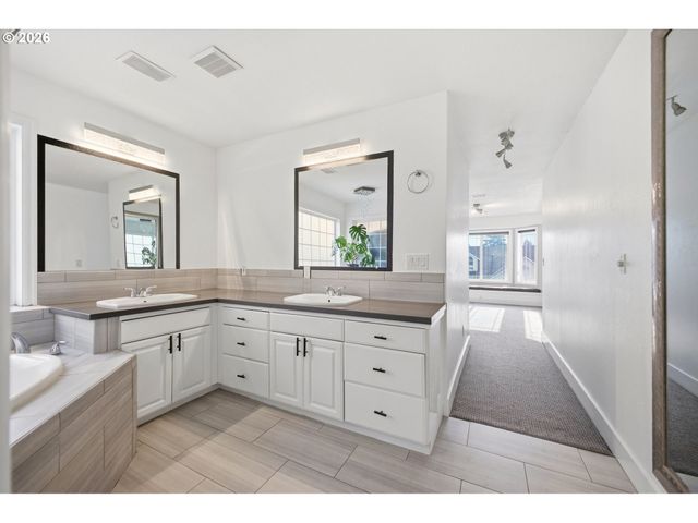 8002 Se 140TH Dr, Portland, OR 97236