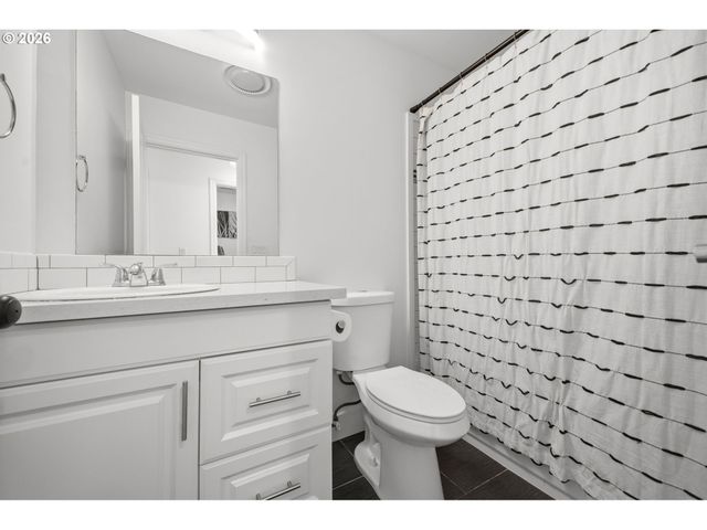 8002 Se 140TH Dr, Portland, OR 97236