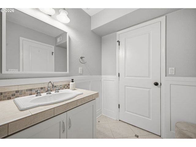 8002 Se 140TH Dr, Portland, OR 97236