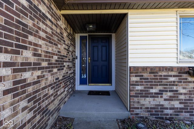 8214 Old Farm Road, Indianapolis, IN 46256