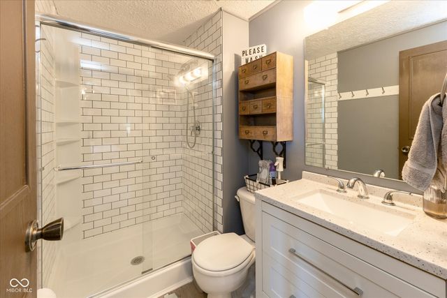 8214 Old Farm Road, Indianapolis, IN 46256