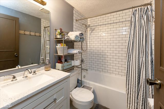 8214 Old Farm Road, Indianapolis, IN 46256