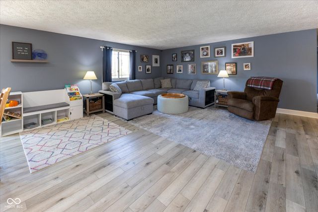 8214 Old Farm Road, Indianapolis, IN 46256