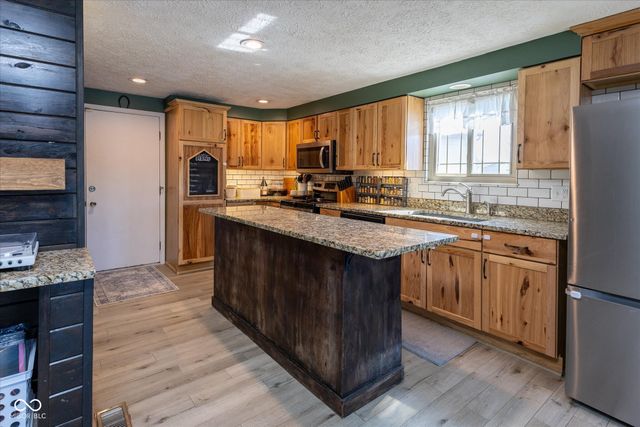 8214 Old Farm Road, Indianapolis, IN 46256