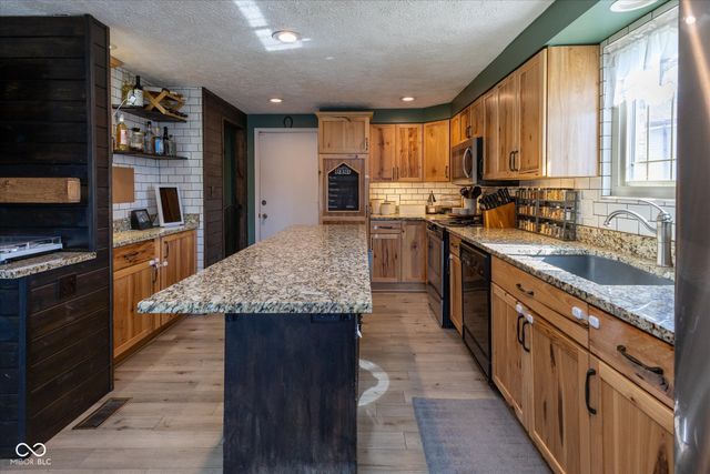 8214 Old Farm Road, Indianapolis, IN 46256