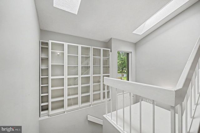 1927-B VILLARIDGE DR, Reston, VA 20191