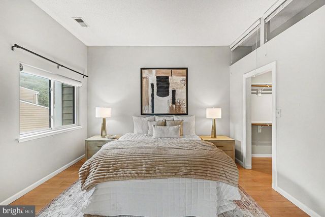 1927-B VILLARIDGE DR, Reston, VA 20191