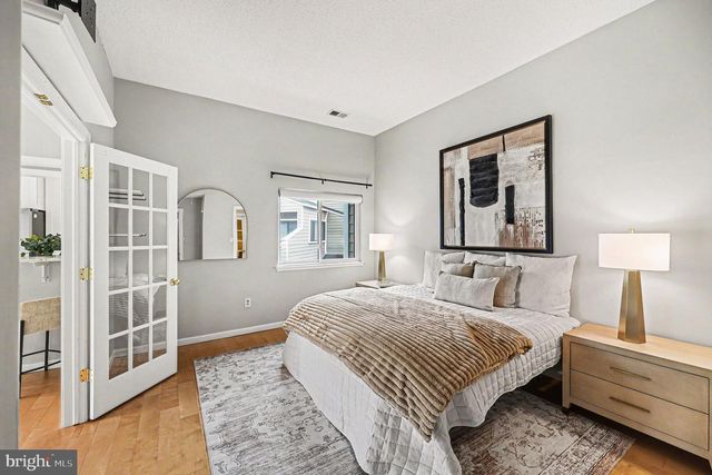 1927-B VILLARIDGE DR, Reston, VA 20191