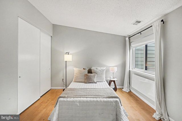 1927-B VILLARIDGE DR, Reston, VA 20191