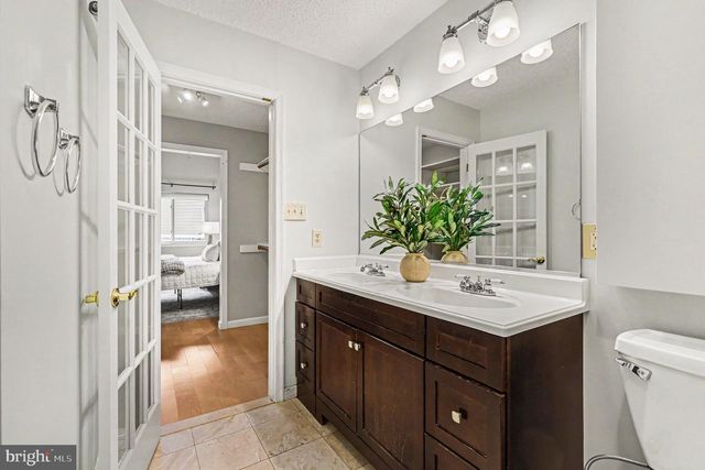 1927-B VILLARIDGE DR, Reston, VA 20191