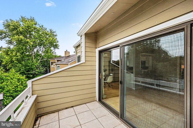 1927-B VILLARIDGE DR, Reston, VA 20191