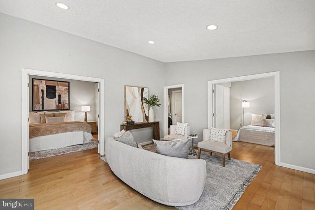 1927-B VILLARIDGE DR, Reston, VA 20191