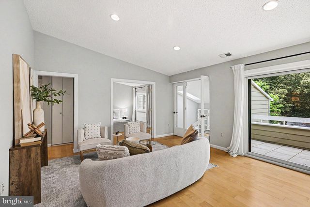 1927-B VILLARIDGE DR, Reston, VA 20191