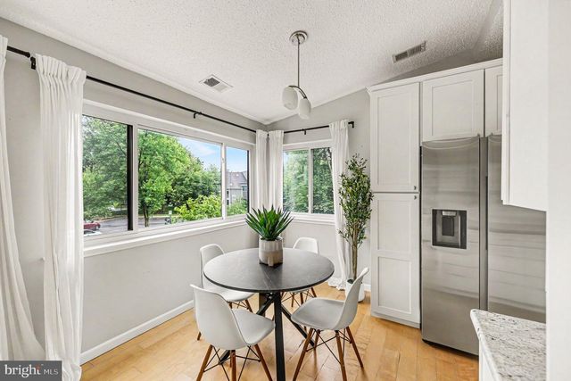 1927-B VILLARIDGE DR, Reston, VA 20191