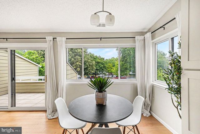 1927-B VILLARIDGE DR, Reston, VA 20191