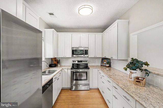 1927-B VILLARIDGE DR, Reston, VA 20191