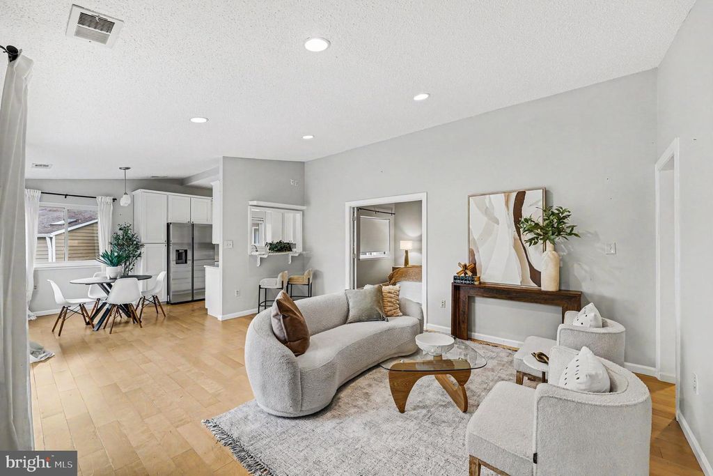 1927-B VILLARIDGE DR, Reston, VA 20191