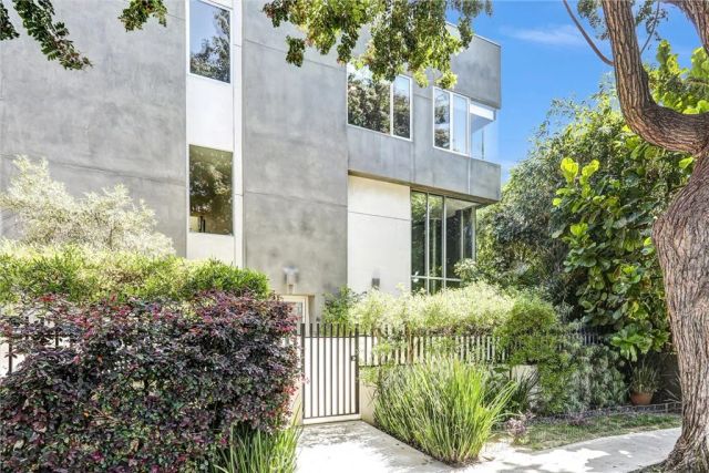 1120 N El Centro 5, Los Angeles, CA 90038