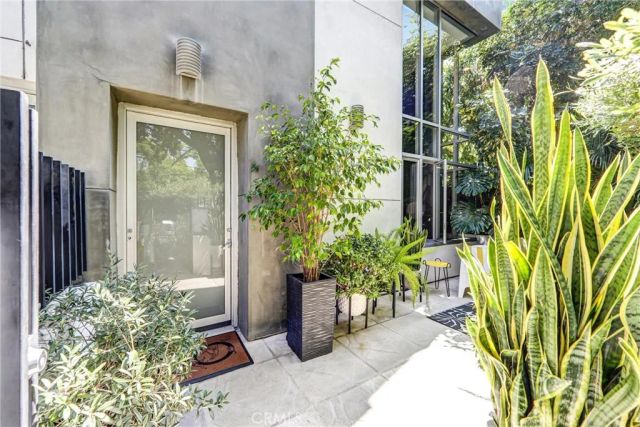 1120 N El Centro 5, Los Angeles, CA 90038