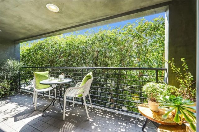 1120 N El Centro 5, Los Angeles, CA 90038