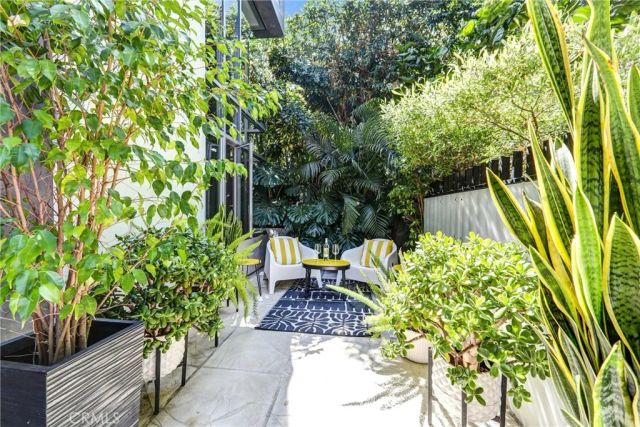 1120 N El Centro 5, Los Angeles, CA 90038