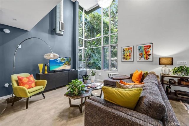 1120 N El Centro 5, Los Angeles, CA 90038