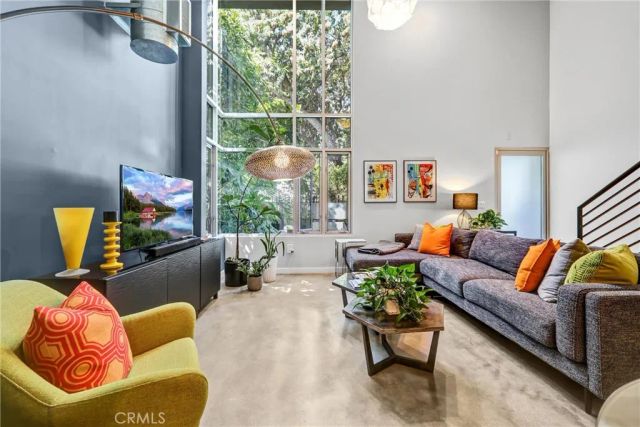 1120 N El Centro 5, Los Angeles, CA 90038