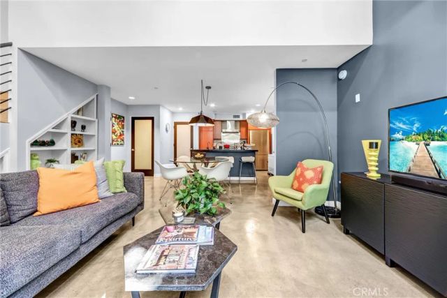 1120 N El Centro 5, Los Angeles, CA 90038