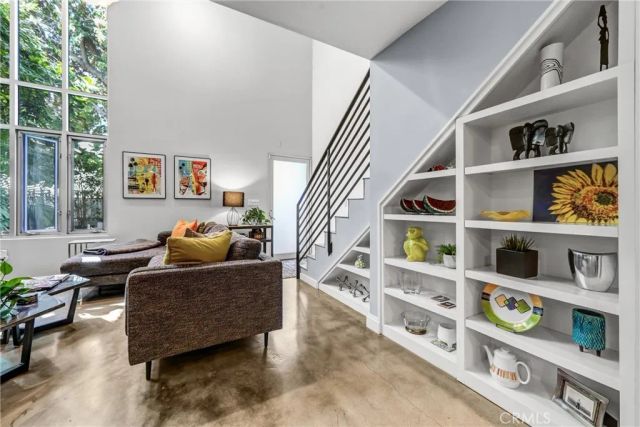 1120 N El Centro 5, Los Angeles, CA 90038