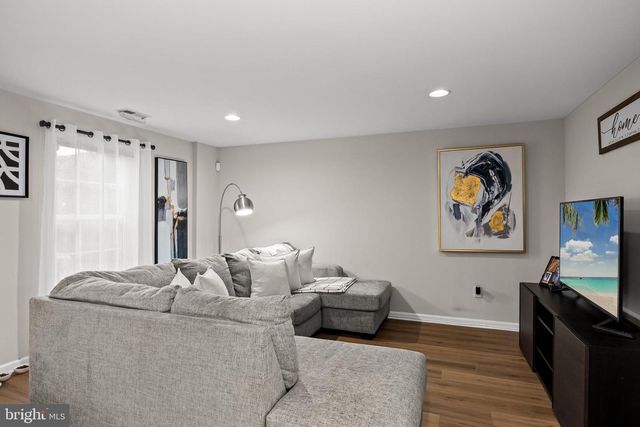 186 FELA DR, Cinnaminson, NJ 08077